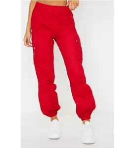 स्ट्रेच इलास्टिक कमर लाल रंग की जॉगिंग कस्टम कॉटन कार्गो पैंट साइड पॉकेट के साथ ट्राउजर स्पोर्ट्स वर्कआउट एक्सरसाइज कार्गो पैंट