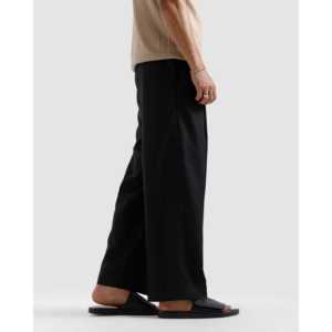 Pantalones de mujer de corte ancho plisados de cintura alta en crepé, antiarrugas, transpirables, con apliques y detalles elásticos tipo cargo. - Product Image 6