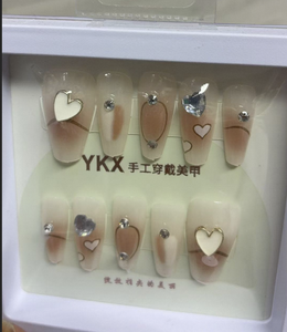 Faux ongles pour une manucure rapide et temporaire - Product Image 1