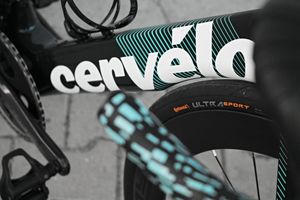 Vélo de route Cervelo S5 Force eTap AXS Disc 2025 de qualité supérieure - Product Image 4