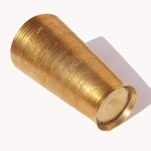 เหยือกแก้วสีบรอนซ์ทองเหลืองบริสุทธิ์พร้อมที่จับสำหรับเสิร์ฟน้ำดื่มโยคะและอายุรเวทใช้ในบ้านหรือเป็นของขวัญ - Product Image 4