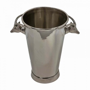 Enfriador de vino de aluminio de diseño único y cubo de hielo Centro de mesa de metal cuadrado con asta para bares y clubes - Product Image 5