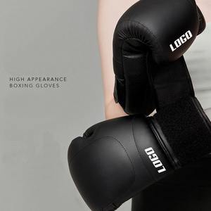 Guantes de Entrenamiento Profesionales Negros Mate con Soporte Acolchado Reforzado y Correas de Muñeca Ajustables para Ejercicio y Fitness - Product Image 2