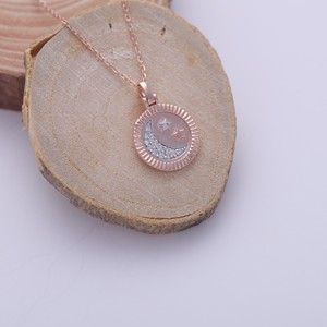 Colgante de Moneda con Forma de Estrella y Luna Celestial con Diamante Cultivado en Laboratorio Certificado por IGI en Oro Amarillo/Blanco y Oro Rosa de 18K, Colgante de Disco Minimalista - Product Image 1