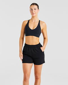 Short de survêtement taille moyenne pour femmes noir avec logo personnalisé de qualité supérieure avec poches Short de sport taille haute doux et respirant pour femmes - Product Image 3