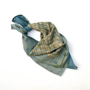 Bandana carré imprimé tendance, foulard pour la tête et le cou, pour la mode urbaine et un style décontracté - Product Image 1