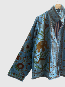 Veste en coton bleue brodée à la main avec motif d'éléphant, col mandarin, manches longues, taille plus, vêtements d'automne pour femmes - Product Image 3