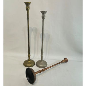 Tres elegantes candelabros de diferentes alturas con acabados únicos, cada uno con textura martillada, colección a precio de mayoreo. - Product Image 6