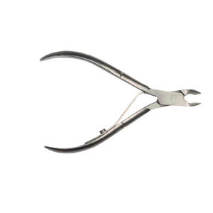 Vente en gros de pinces à cuticules professionnelles avec logo personnalisé manche de haute qualité lame incurvée pour le soin des ongles et l'utilisation des doigts - Product Image 1