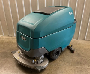 NUEVA FREGADORA DE PISOS TENNANTTS T600e DE 32 DISCOS, DE CONDUCCIÓN TRASERA - Product Image 2