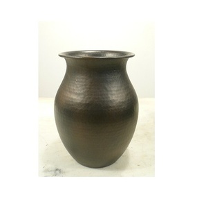 Vase à fleurs long en métal, design martelé - Product Image 5