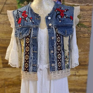 Chalecos Vaqueros Bordados y Estampados Champ King: Estilo Versátil, Tendencias Atemporales, Prendas Exteriores Vintage, Corte Recortado y Desgastado - Product Image 2