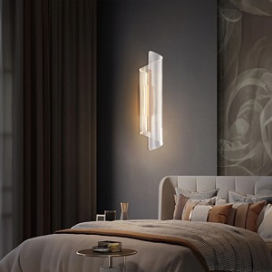 Lámpara de pared de metal glamurosa con estilo artístico único y calidad superior para iluminar las habitaciones con un brillo acogedor - Product Image 1