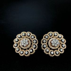 Lujosos pendientes florales de oro y diamantes hechos a mano, joyería exquisita para noches elegantes y ocasiones especiales - Product Image 1