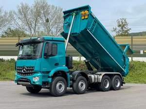 Mercedes 3546 8x4 d'occasion 2024 - Camion benne à plateau déroulant - Product Image 6