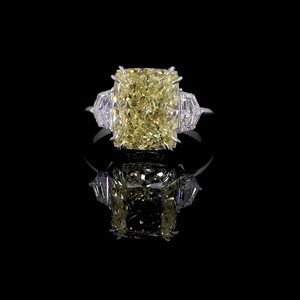 Meilleure bague cloutée jaune vif fantaisie en diamant cultivé en laboratoire populaire 18K or blanc taille coussin 8.60ct SI1 IGI 588344718 - Product Image 5