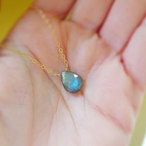 Collier de pierres précieuses en labradorite naturelle Bijoux pendentifs en couches remplis d'or 14K en argent sterling délicat - Product Image 3