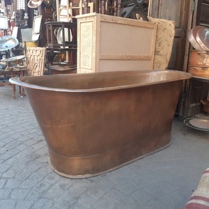 Bañera de cobre a granel de estilo moderno Relajación y comodidad sin fin disponible para la venta en material metálico - Product Image 3