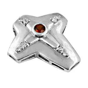 Pendentif croix en argent 925 plaqué or rose et grenat pour femme, design intemporel et sophistiqué, bijoux plaqués rhodium, breloque goutte d'eau - Product Image 1