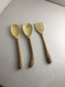 Serveur de salade en bois en gros cuillère à main de taille personnalisée ensemble de serveurs de salade de fruits de qualité alimentaire personnaliser service de salade en bois de manguier de qualité - Product Image 5