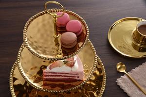 Support à gâteau de luxe à 3 niveaux en métal doré, texture martelée, tour à cupcakes avec bord perlé et poignée annulaire pour mariages et événements festifs - Product Image 4