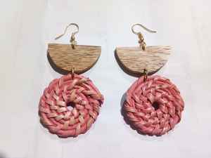 Pendientes de Resina de Alta Calidad Hechos a Mano, Duraderos, Estilo Ángel, Rosa Claro y Blanco, Venta al por Mayor, Diseño Epóxico - Product Image 4