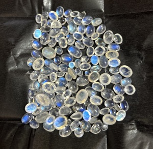 Cabochon de pierre de lune arc-en-ciel naturel de qualité supérieure fait à la main petites formes de mélange pierre gemme blanche avec joli feu arc-en-ciel MM, - Product Image 1