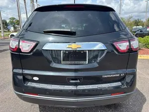 Chevrolet Traverse 1LT 2014, Volante a la Izquierda, Asientos de Cuero, Neumáticos R19 - Product Image 4