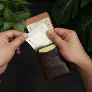 No. Cartera de Tarjetas 101 Hecha a Mano, Todo en Uno, de Cuero de Grano Completo, Unisex, Delgada, Compacta, Color Marrón Vintage - Product Image 3