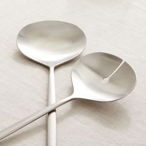 Serveur à salade en métal poli brillant pour une présentation décorative, offrant une surface réfléchissante brillante pour un look élégant - Product Image 1