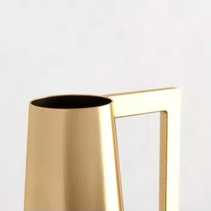 แจกันโลหะทรงสูงพื้นผิวสีทองสไตล์วินเทจสำเนียงการตกแต่งแบบโบราณสำหรับดอกไม้ห้องนั่งเล่นกลางแสดงบ้านและกิจกรรม - Product Image 5