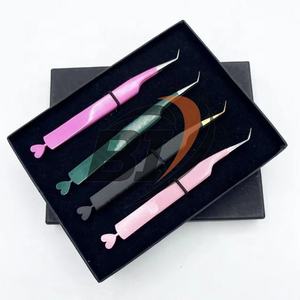 Pinzas profesionales para extensión de pestañas con logotipo personalizado y diseño de corazón de 45 grados, agarre fuerte, Punta puntiaguda de acero inoxidable japonés - Product Image 4