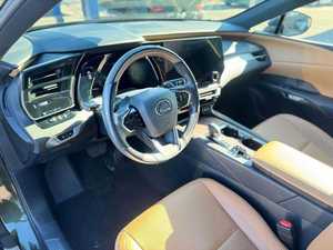 Superbe Toyota RX 350 Premium AWD 2024 d'occasion avec toit ouvrant, démarrage à distance, sièges en cuir, boîte automatique, feux LED, conduite à gauche - Product Image 4