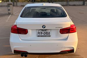BMW 330i Sedán 2017 Usado en Excelentes Condiciones - Product Image 1