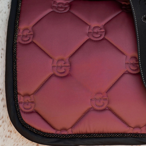 Tapis de selle anglais de qualité supérieure Design matelassé respirant Doublure douce Support durable et confortable pour les tapis de selle de chevaux - Product Image 3