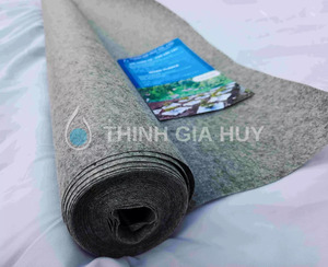 ผ้าสักหลาดโพลีเอสเตอร์ 100% แบบเจาะรู ระบายอากาศได้ กันน้ำ สำหรับรองพื้นหญ้าเทียมและงานจัดสวน - Product Image 4