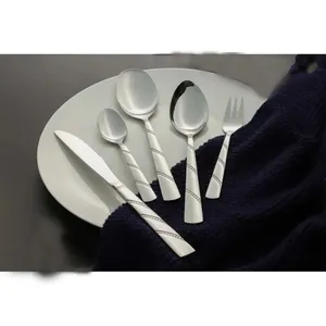 Ensemble de couverts finis argentés en métal forgé à la main avec poignées de conception étonnantes de la meilleure qualité - Product Image 4