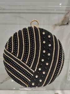 Pochette élégante pour femmes Sac à main compact et tendance Idéal pour les mariages, les réceptions et les cocktails proposés par les fournisseurs indiens - Product Image 5