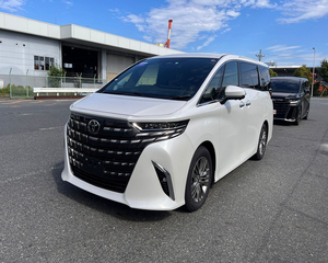 Toyota Alphard Híbrido 2.5L E-4WD 2024 Usado en Excelentes Condiciones - Product Image 4