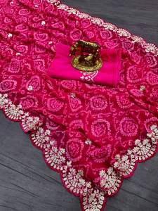 ผ้าซิ่นเจ้าสาวแบบดั้งเดิมทำจากผ้าจอร์เจต์แท้ พร้อมลายพิมพ์จอดปุร์ บันดานี ตกแต่งด้วยงานปิต้าที่ขอบผ้าพัลลูและลายบุตติ - Product Image 5