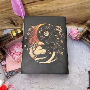 دفتر يوميات مطبوع مصنوع يدويًا من الجلد العتيق مزود بقفل إبزيم أنيق صفحة الذئب دفاتر هدايا يومية مطبوعة - Product Image 3