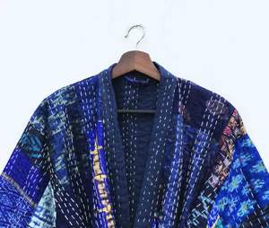 Veste Kantha en patchwork de soie faite à la main, style kimono japonais, vêtement de plage bohème, hiver, multicolore, ceinture à nouer - Product Image 2