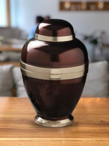 Urne de crémation élégante en laiton de style européen pour adultes, couvercle sécurisé, écologique et durable, capacité de 200 pouces cubes pour fournitures humaines - Product Image 2