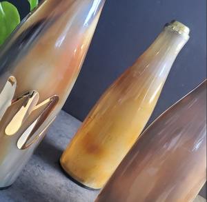 Botellas de cuerno de Búfalo con corcho para almacenamiento de bebidas de licor de agua Botella de cuerno de vaca grabada a mano - Product Image 3