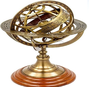 Une sphère armillaire de style antique sur une base en bois avec un globe céleste et des signes du zodiaque gravés sur ses anneaux en laiton - Product Image 1