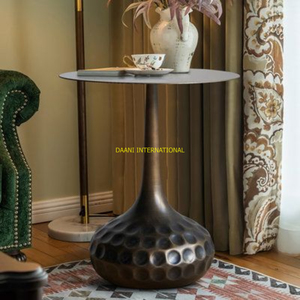 Table d'appoint design contemporaine en métal avec base unique de style fondu et table d'appoint moderne à dessus rond pour décoration de salon - Product Image 6