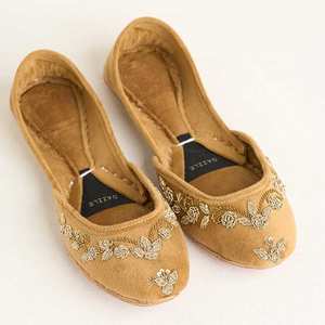 Calzado de Alta Calidad con Diseño Personalizado Antideslizante para Mujer, Khussa con Suela Antideslizante y Parte Superior de Cuero Sintético, para Todas las Temporadas - Product Image 1