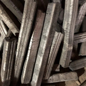 Briquettes de charbon de bois fabriquées à la machine selon la norme de l'UE et du Japon, très chaudes, sans fumée, à faible teneur en cendres à partir de bois dur-pour l'exportation - Product Image 1