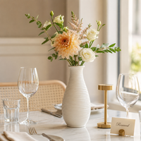 Gerippte Glasvase Kleine Dekorative Blumenvase für Hochzeits-Tischdekoration Wohnungsdekoration Individuelle Farbe Geschenkverpackung