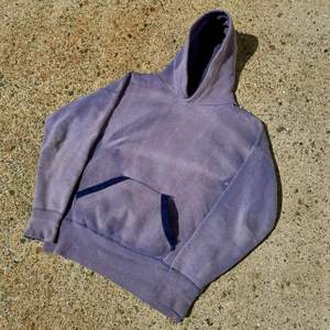 เสื้อสเวตเชิ้ตมีฮู้ดวินเทจของมหาวิทยาลัยนอร์ทเวสเทิร์น - ดีไซน์ที่ได้แรงบันดาลใจจากสมาคมนักศึกษาหญิงกรีก เสื้อสเวตเชิ้ตมีฮู้ดสวมหัวที่สวมใส่สบายและมีสไตล์ - Product Image 5